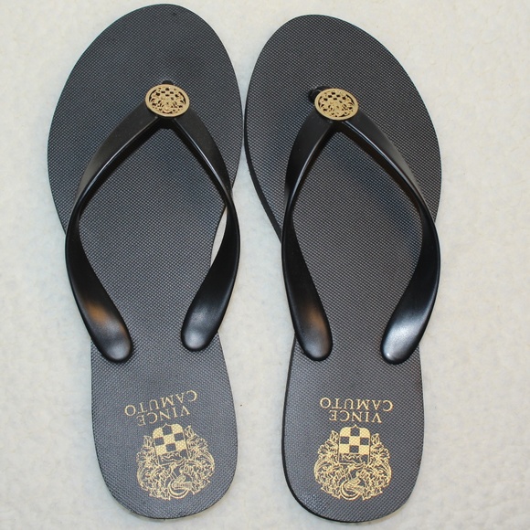 vince camuto flip flops black